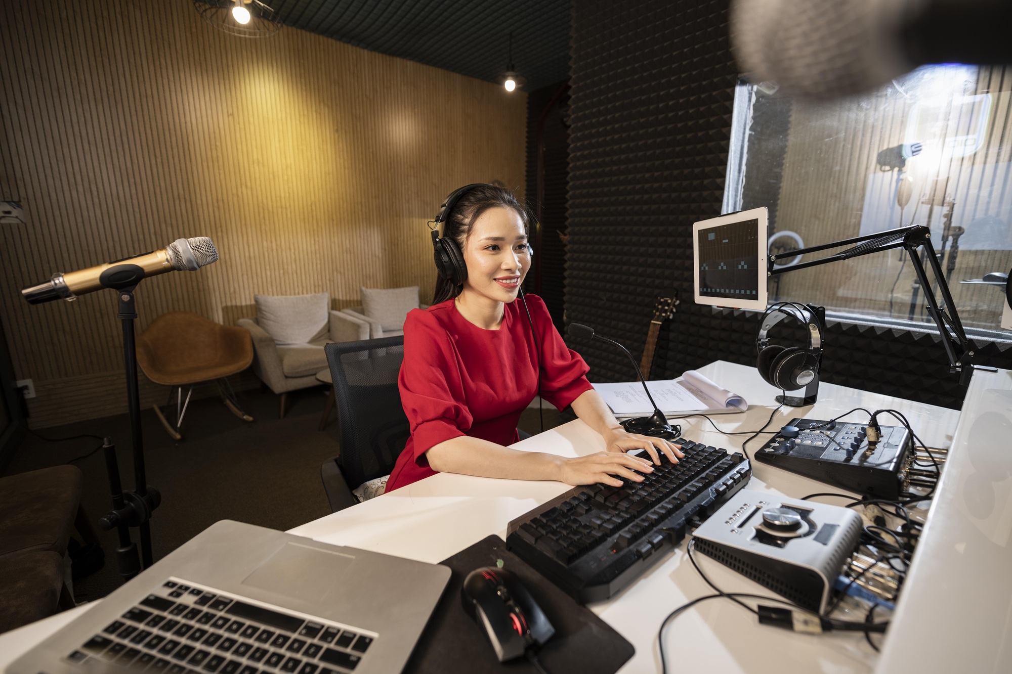 professional-podcast-studio-dubai